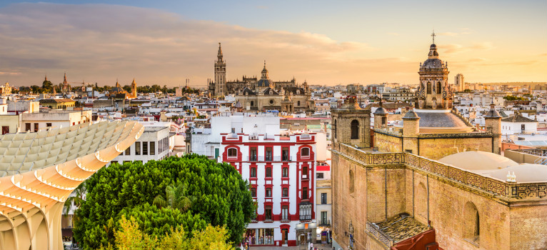 Searching for a transfer to Seville from Málaga Airport?| Call us now!